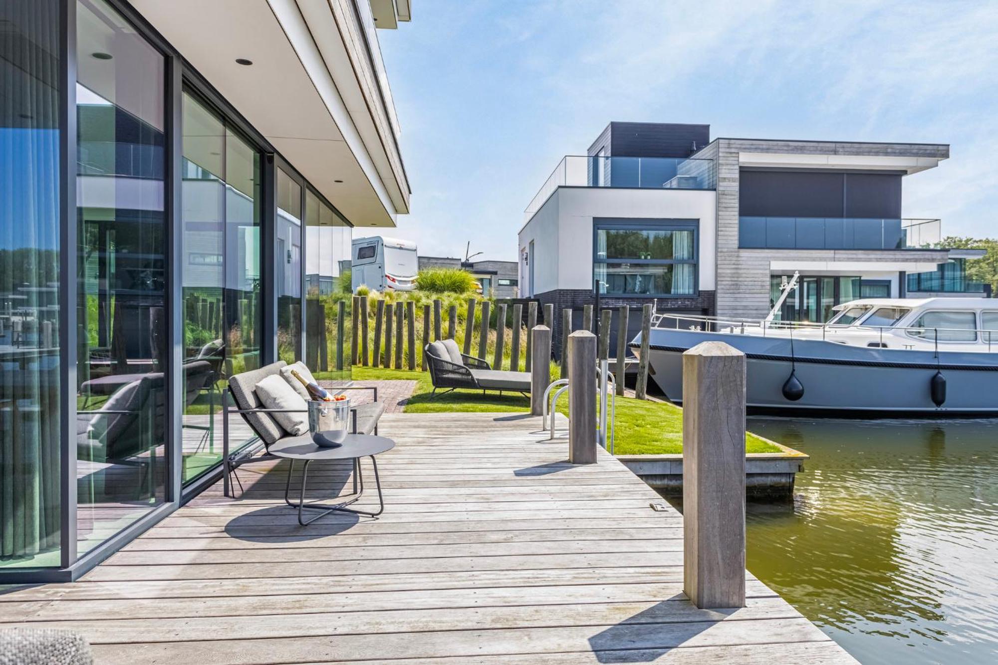 Lake House With Dock At Lake Veere, Zeeland Arnemuiden Bagian luar foto